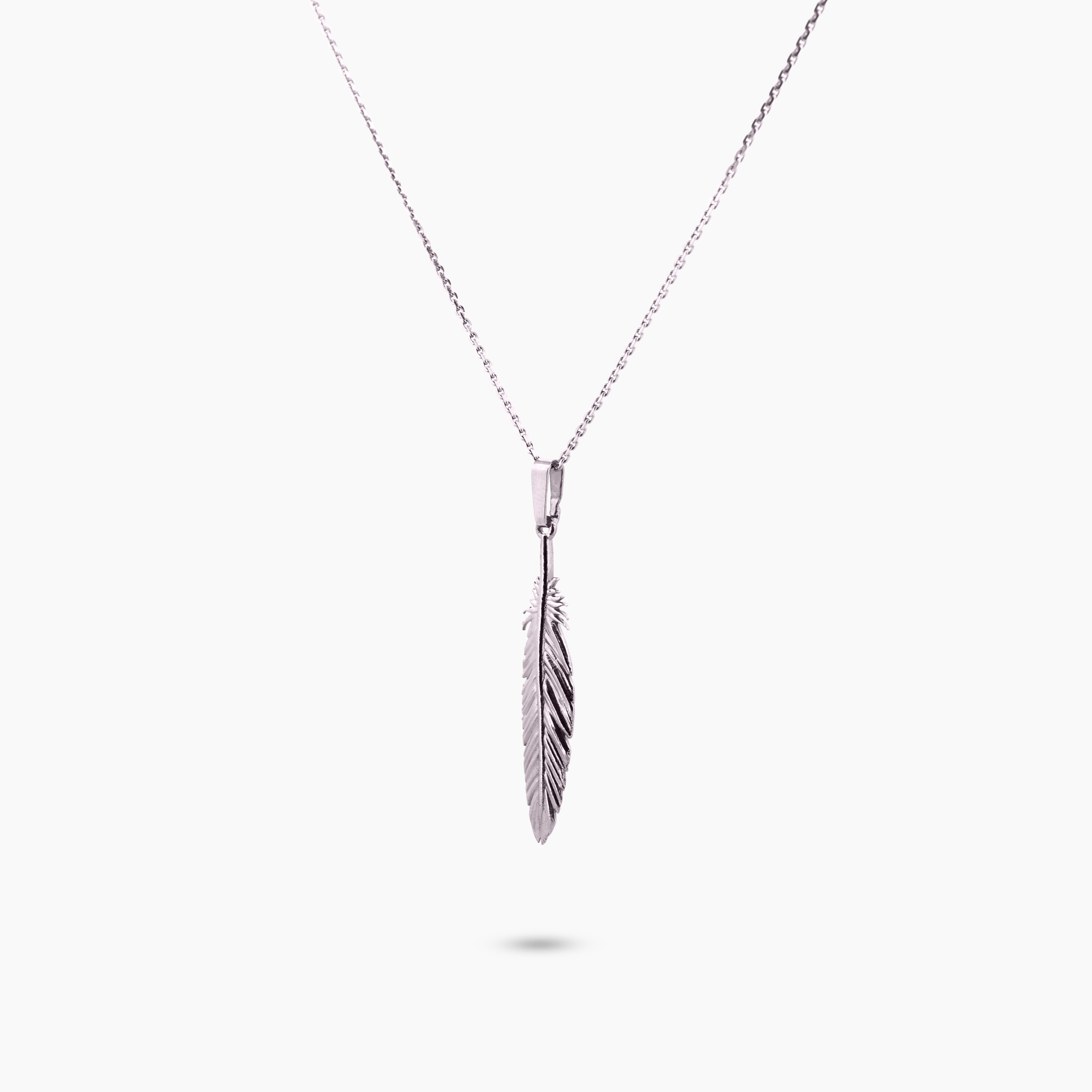 pinchme bedek grote veer hanger aan een ketting – licht en elegant