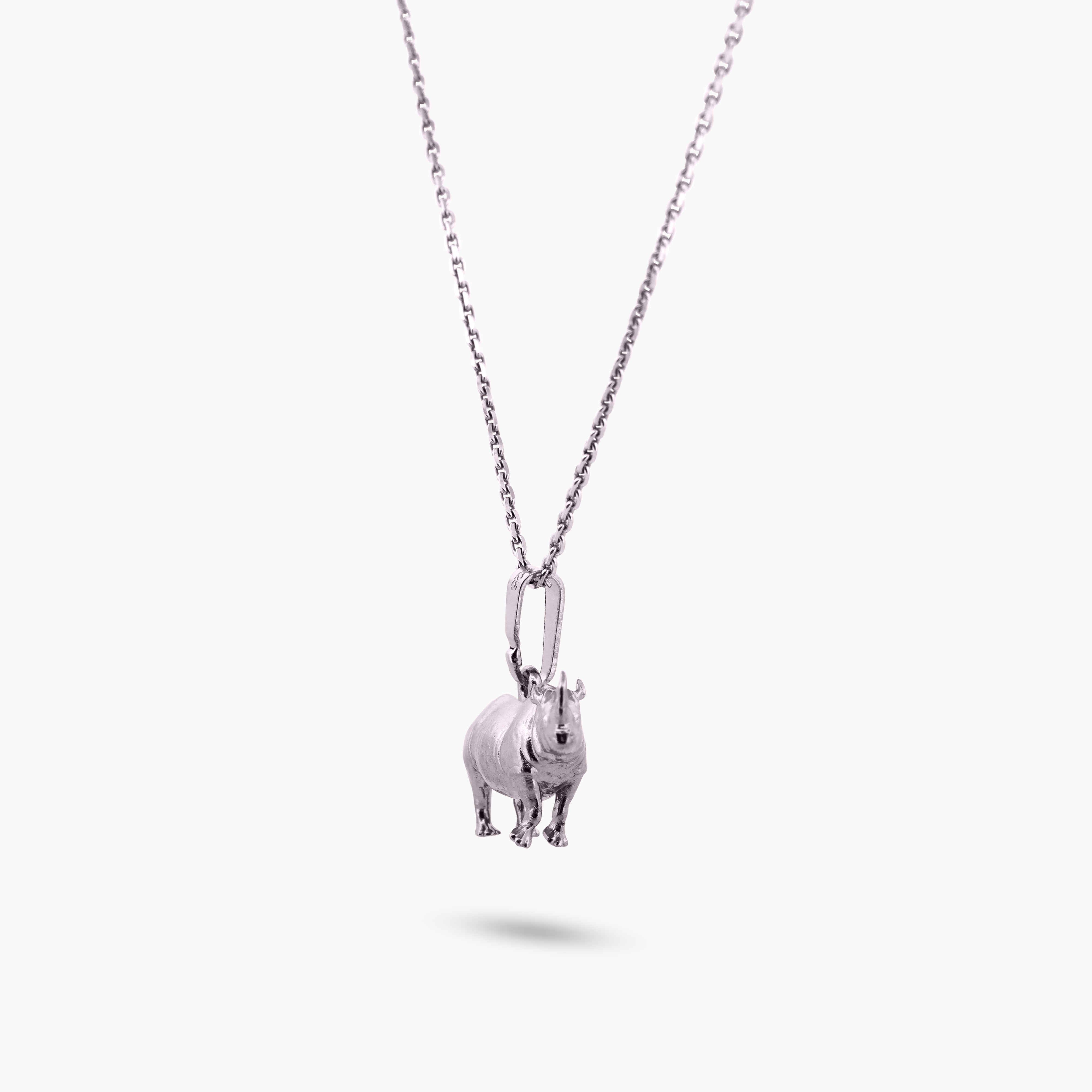 Pinchme bedel hangend aan ketting - stoere neushoorn