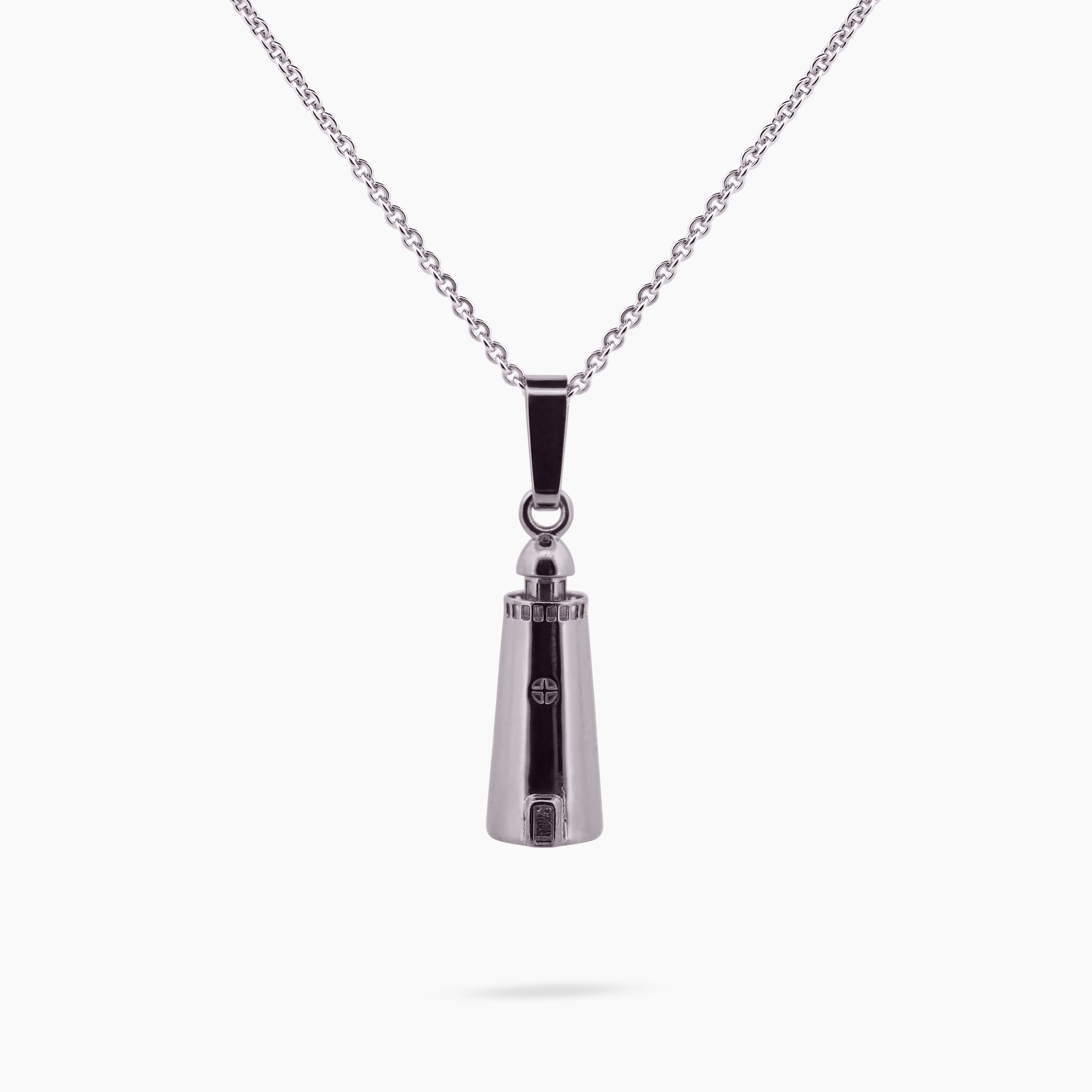 Detailfoto van kleine vuurtoren bedel met raampjes en toplicht