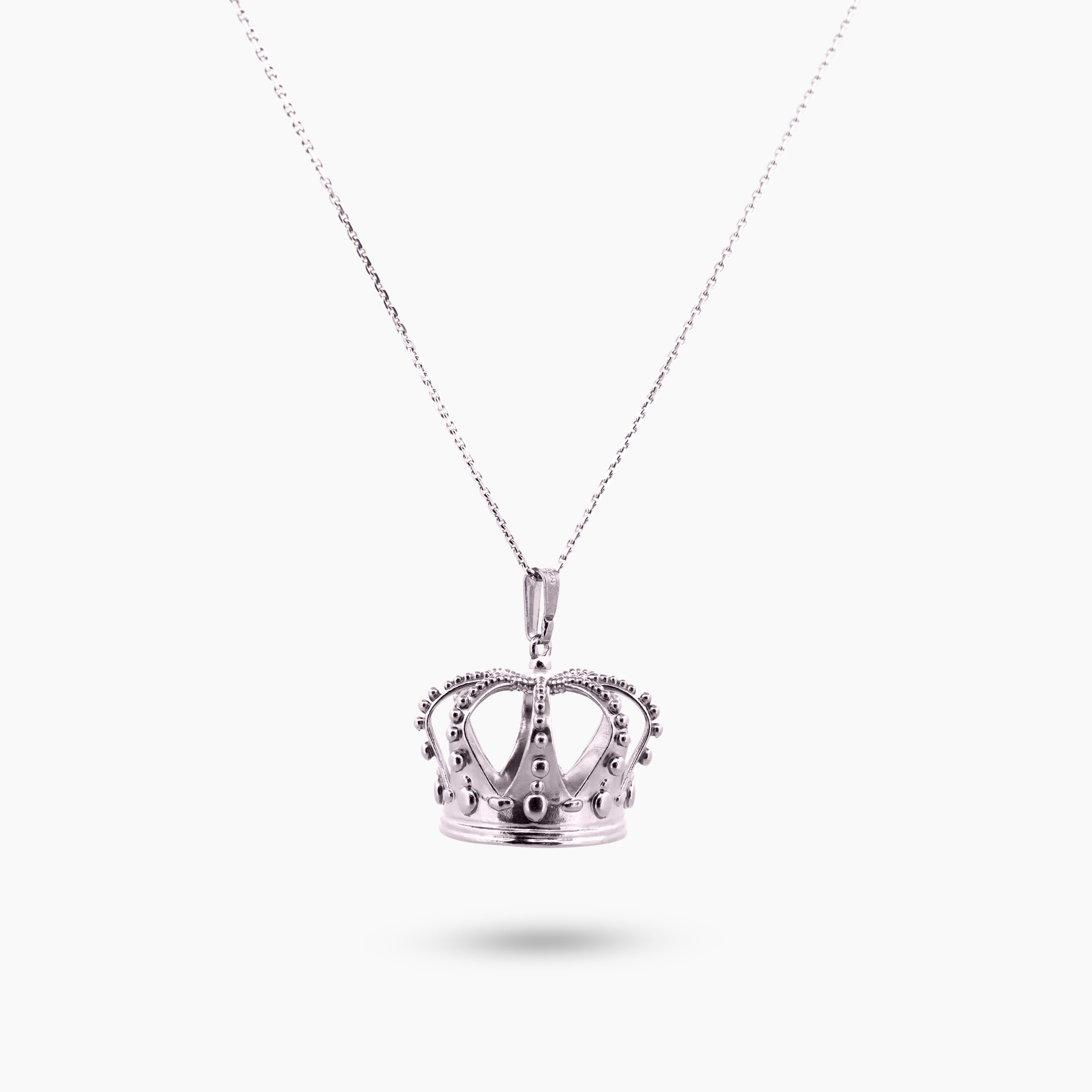 Pinchme bedel kroon hanger aan ketting – elegant en statig gepresenteerd