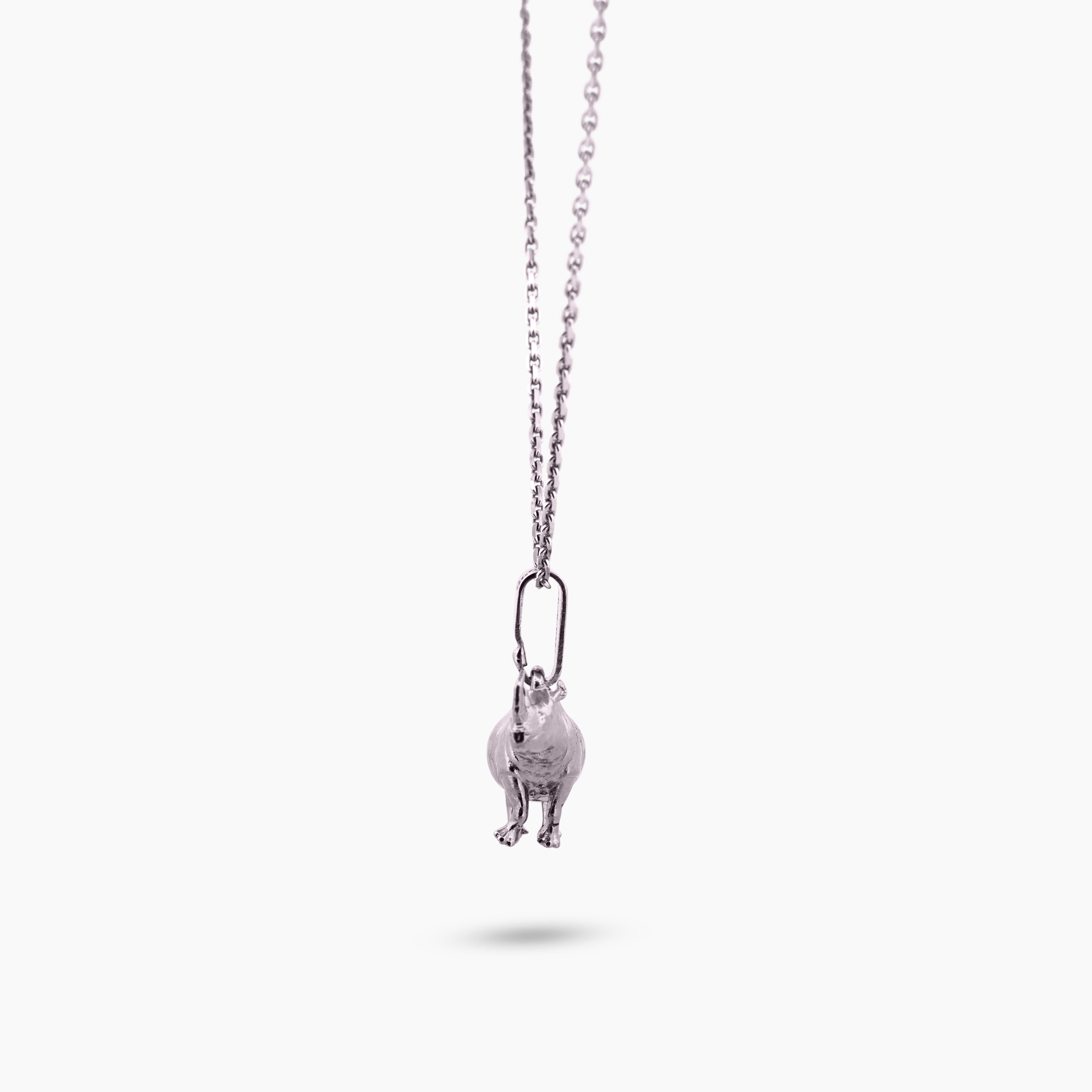 Pinchme bedel neushoorn hanger aan een ketting – robuust en stoer